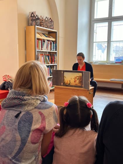 Englische Kinderlesung auf der magischen Treppe